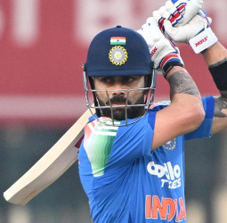 இந்தியா Vs தென் ஆப்பிரிக்கா 1வது ODI: கோலி சாதனை சதம், குல்தீப் பந்துவீச்சால் இந்தியா திரில் வெற்றி!