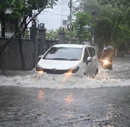 சென்னையில் இன்றும் நாளையும் கனமழை பெய்யும் , வானிலை மையம்