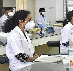 நாடு முழுவதும் 500 மருத்துவப் படிப்பு இடங்கள் காலி, மாணவர் சேர்க்கைக்கு அனுமதி தருமா NMC?’