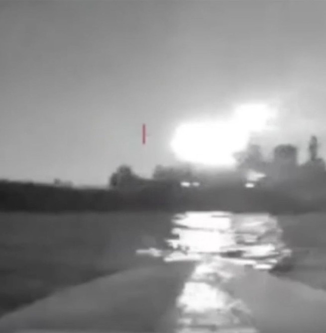 இரண்டு ரஷ்ய கப்பல்கள் மீது தாக்குதல் நடத்தியுள்ளது, உக்ரைன்